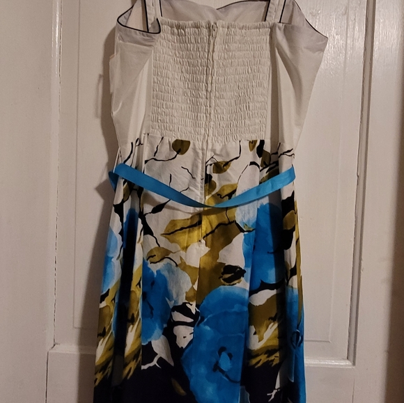 New Spring dress 3 different strap ways - Picture 3 of 8